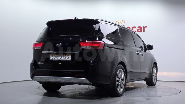 Kia Carnival 2017 — 2