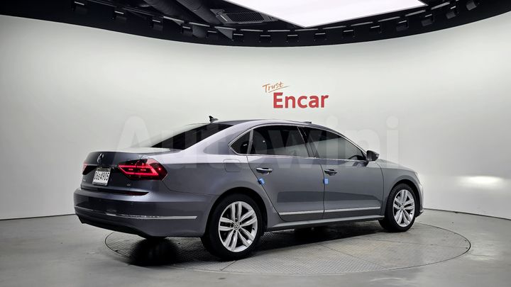 Volkswagen Passat 2018 — 2