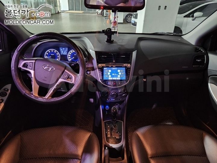 Hyundai Accent 2011 — 5