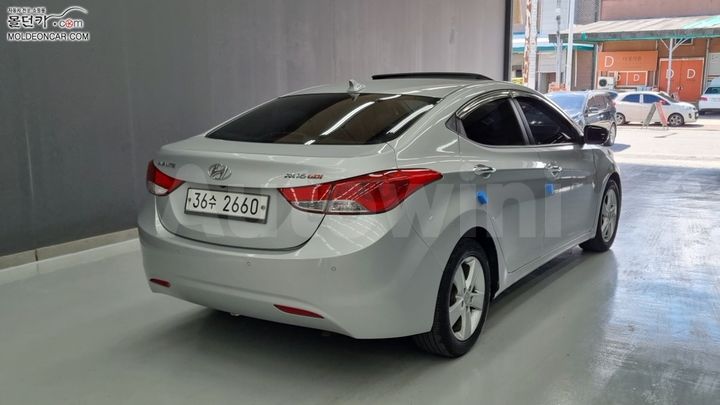 Hyundai Avante 2011 — 2