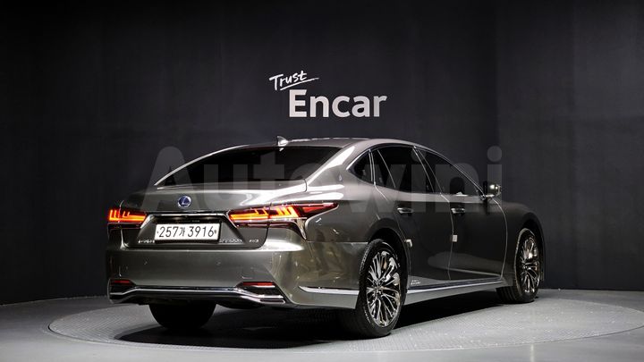 Lexus LS