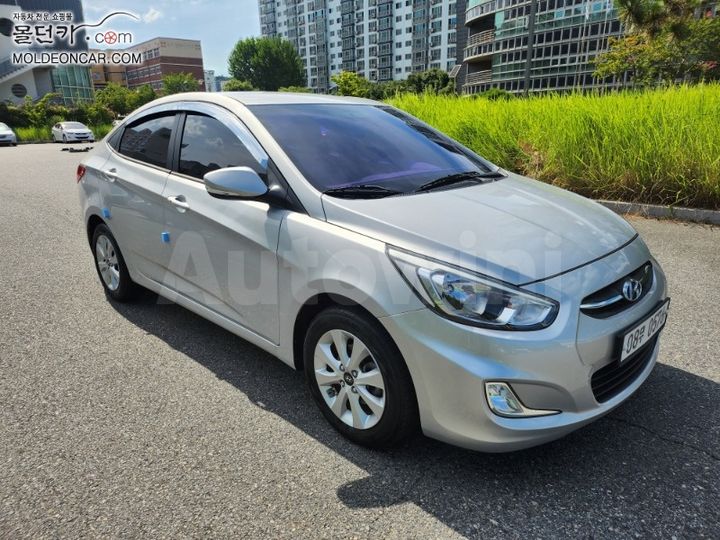 Hyundai Accent 2015 — 2