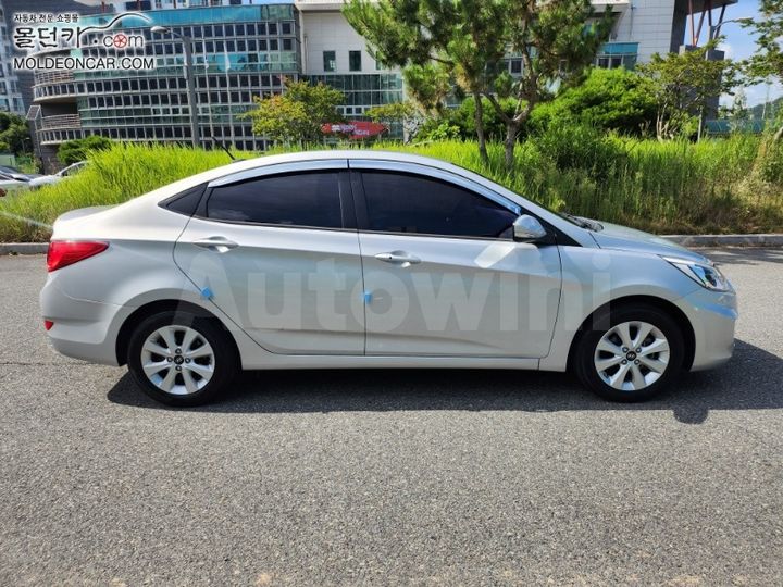 Hyundai Accent 2015 — 3