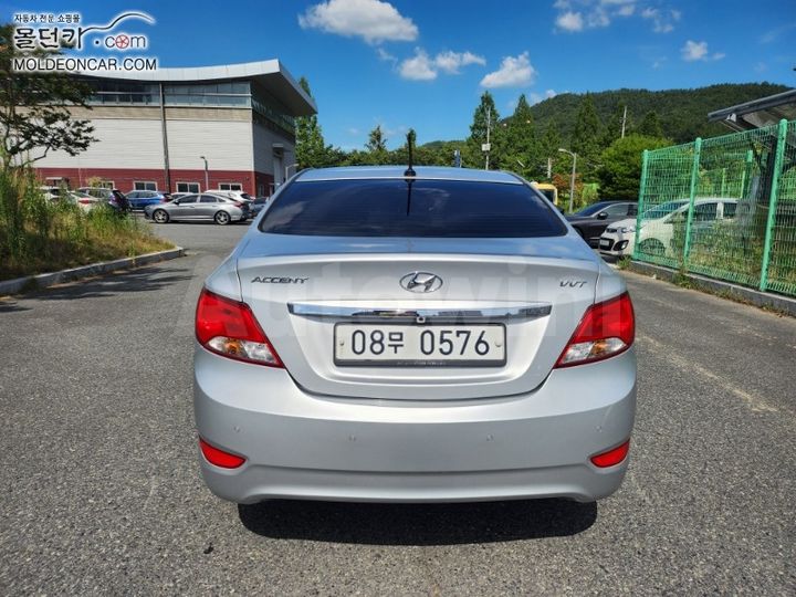 Hyundai Accent 2015 — 4