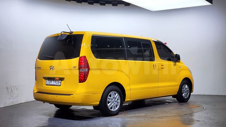 Hyundai Starex 2016 — 2