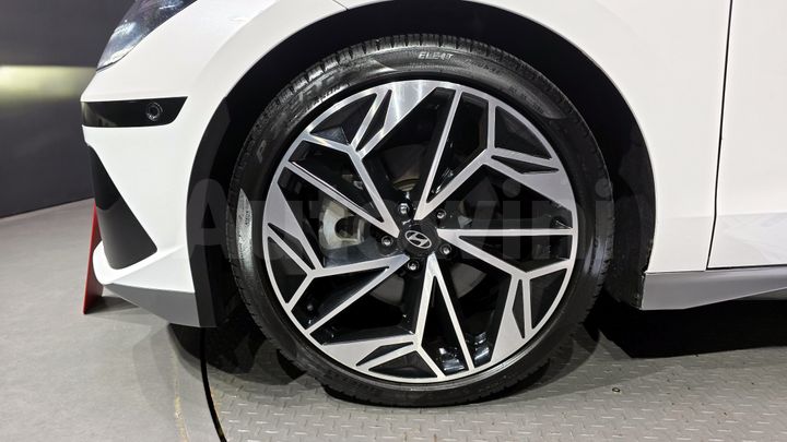Hyundai Ioniq 2023 — 5