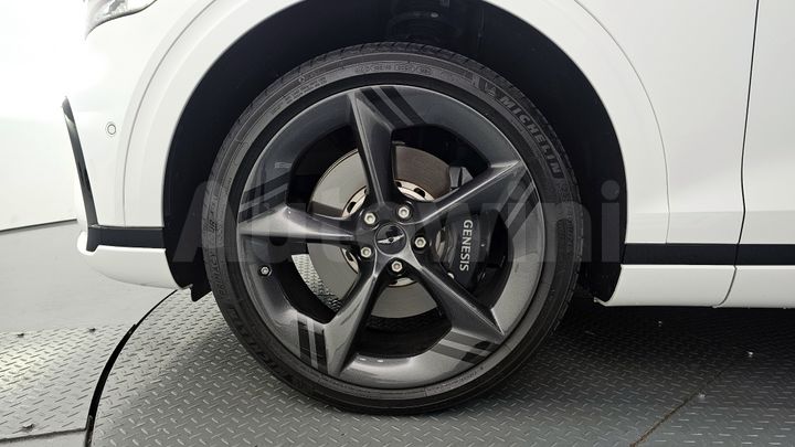 Genesis GV70 2025 — 5