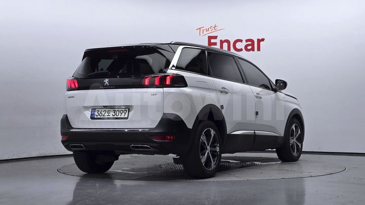 Peugeot 5008 2021 — 2