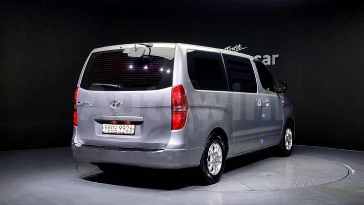 Hyundai Starex 2016 — 2