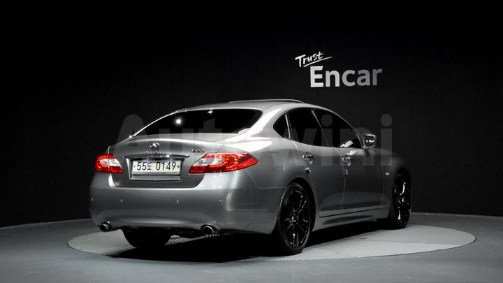 Infiniti M 2011 — 2