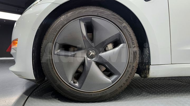 Tesla Model 3 2020 — 5