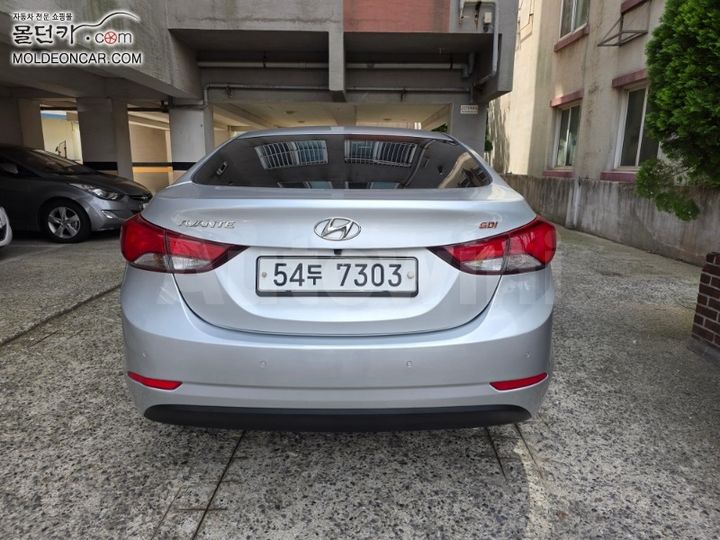 Hyundai Avante 2015 — 4