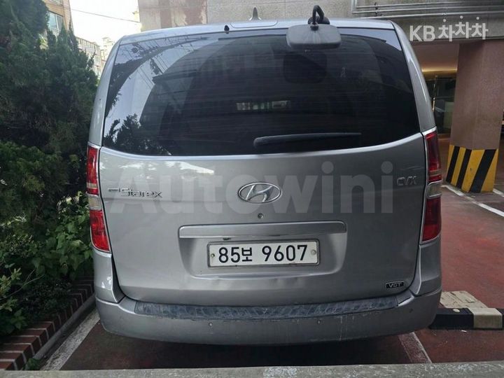Hyundai Starex 2011 — 2