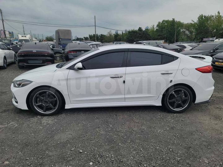 Hyundai Avante 2017 — 4