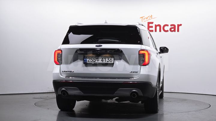 Ford Explorer 2021 — 4