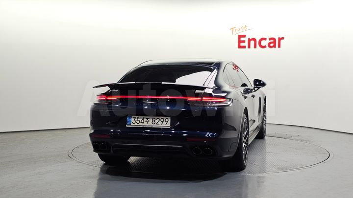 Porsche Panamera 2021 — 4