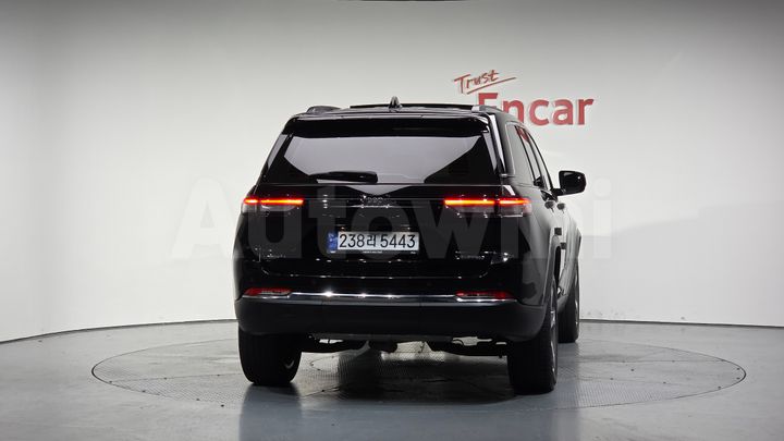 Jeep Cherokee 2023 — 3