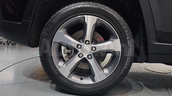 Jeep Cherokee 2023 — 4