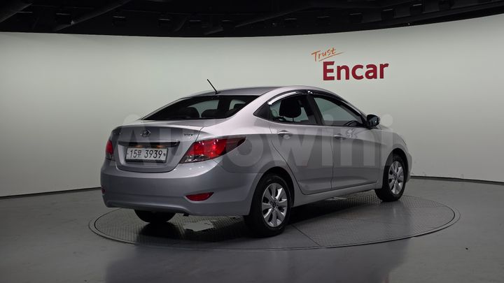 Hyundai Accent 2015 — 2