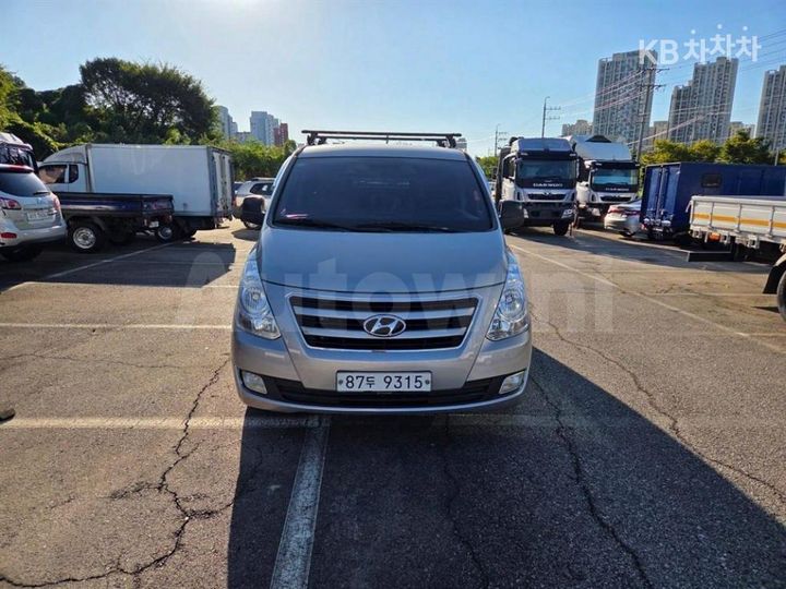 Hyundai Starex 2016 — 2