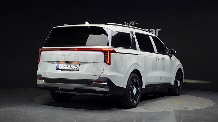 Kia Carnival 2025 — 2