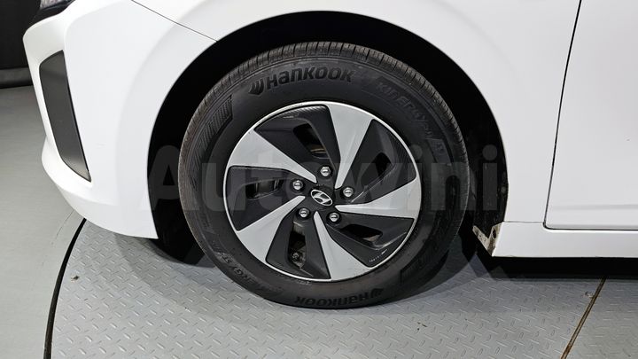 Hyundai Ioniq 2017 — 5
