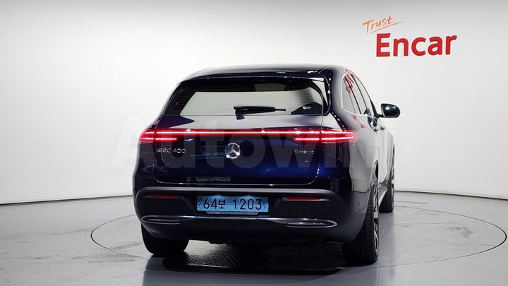 Mercedes Benz EQC 2020 — 4