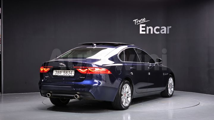 Jaguar XF 2017 — 2