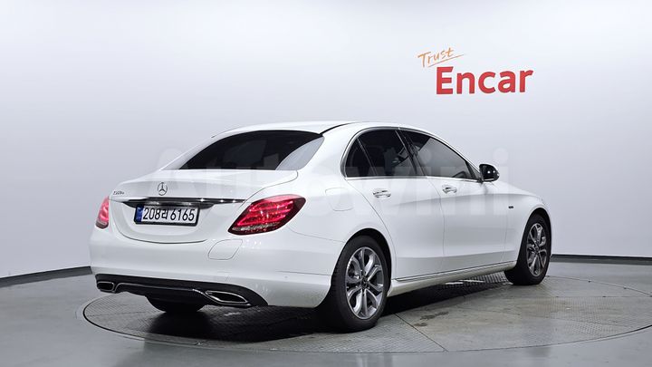 Mercedes Benz C Class 2018 — 2
