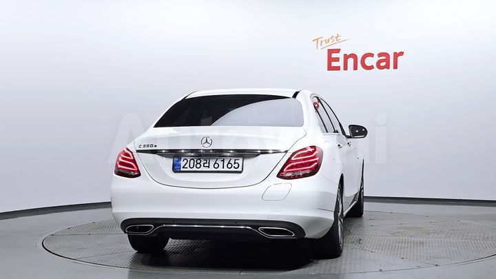 Mercedes Benz C Class 2018 — 4