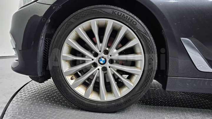 BMW 5 Series 2019 — 5