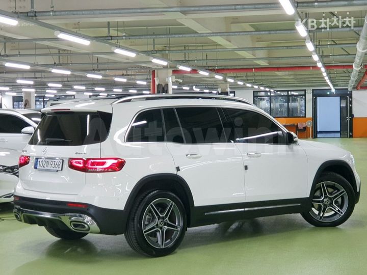 Mercedes Benz GLB Class 2023 — 4