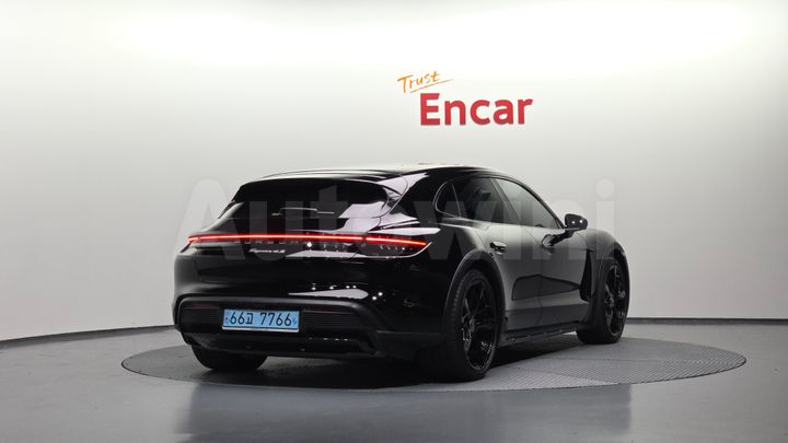 Porsche Taycan 2022 — 2
