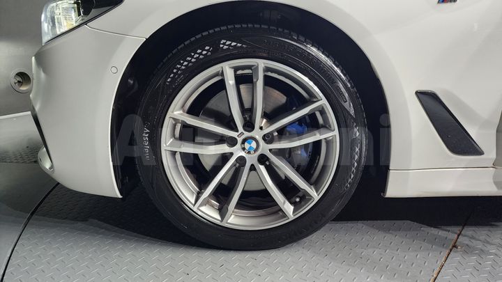 BMW 5 Series 2017 — 5