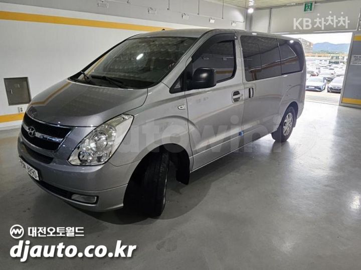Hyundai Starex 2011 — 2