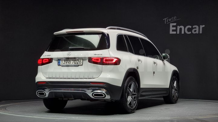 Mercedes Benz GLB Class 2021 — 2