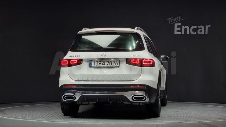 Mercedes Benz GLB Class 2021 — 4