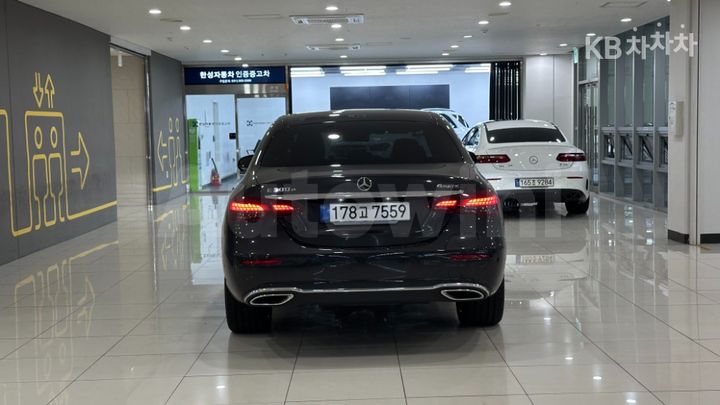 Mercedes-Benz E Class 2023 — 2