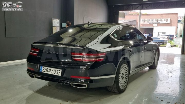 Genesis G80 2023 — 2