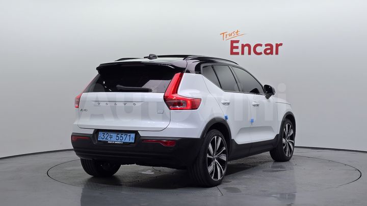 Volvo XC40 2022 — 2