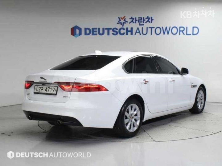Jaguar XF 2017 — 2