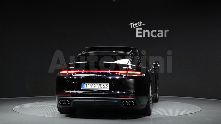 Porsche Panamera 2021 — 4