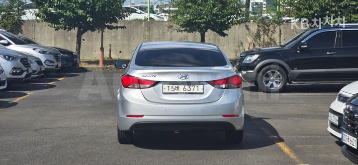 Hyundai Avante 2015 — 4