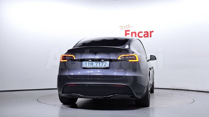 Tesla Model Y 2021 — 4