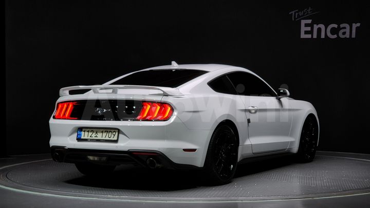 Ford Mustang 2021 — 2