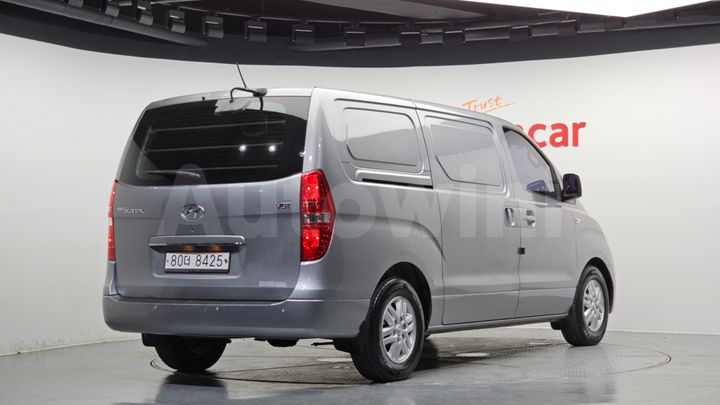Hyundai Starex 2017 — 2