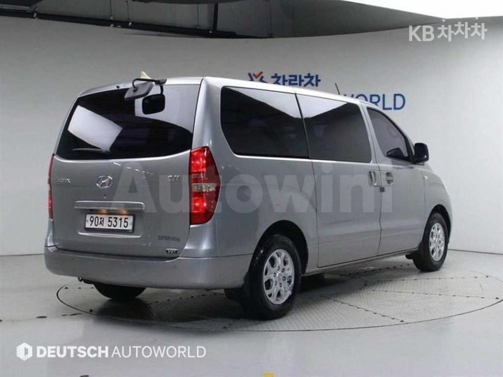 Hyundai Starex 2012 — 2