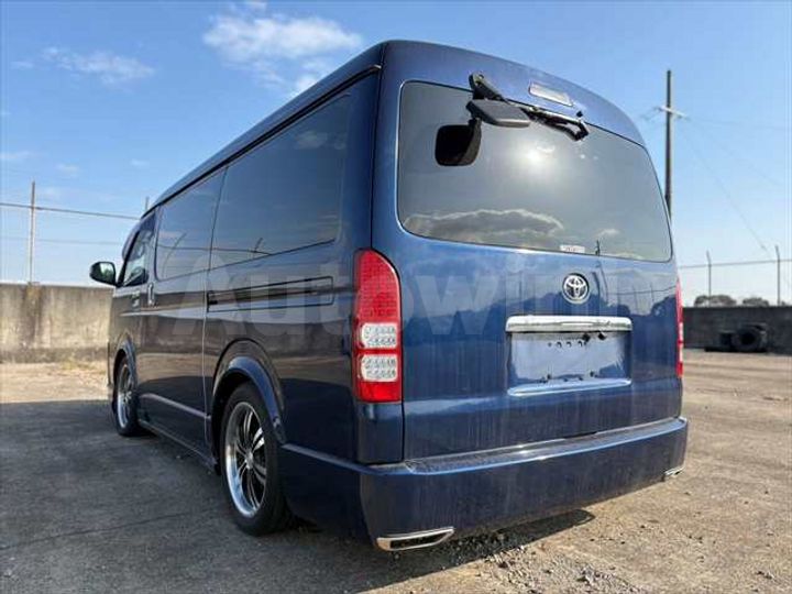 Toyota Hiace 2010 — 2