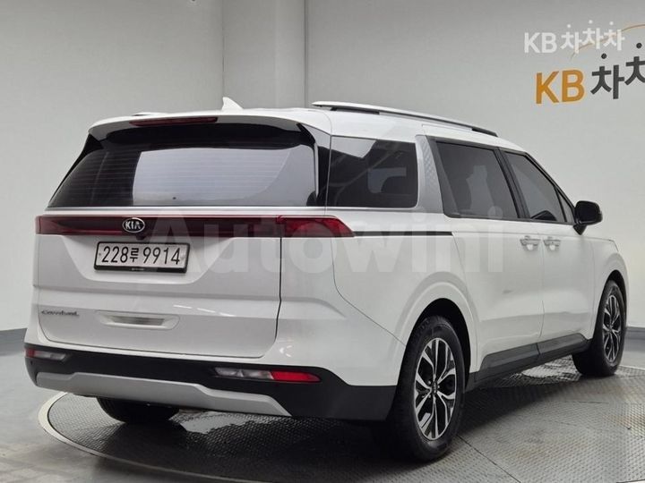 Kia Carnival 2021 — 3