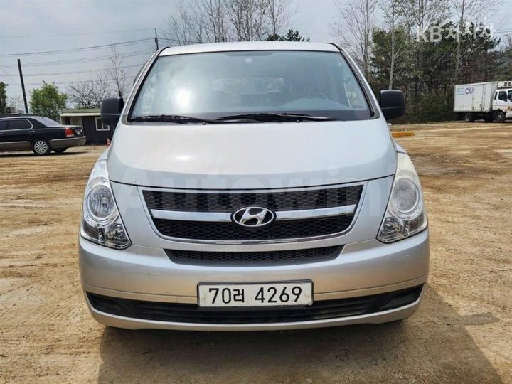Hyundai Starex 2009 — 2